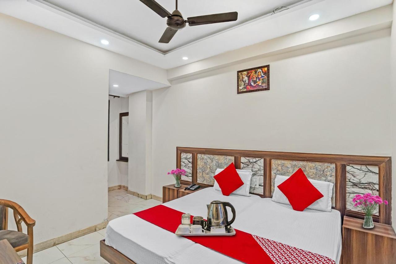 Oyo 88326 Hotel Cloud 9 New Delhi Exteriör bild