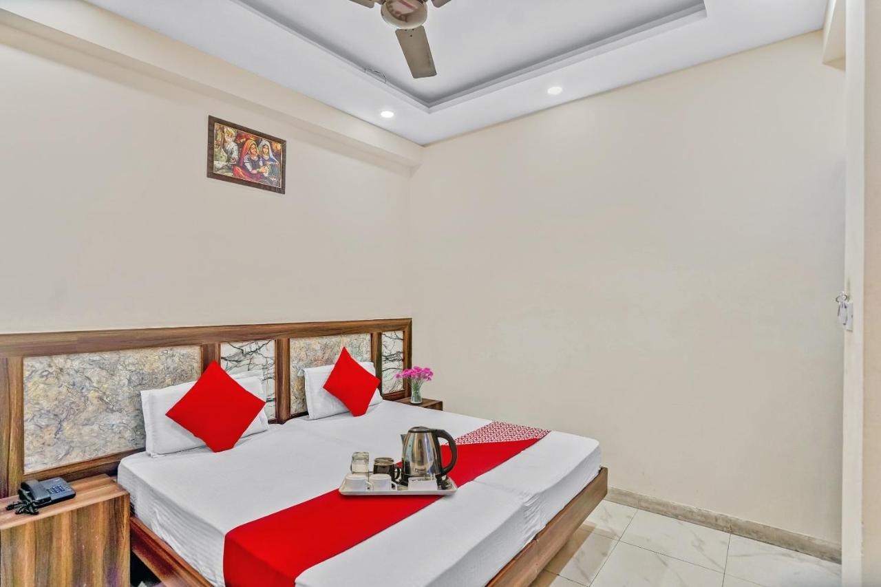 Oyo 88326 Hotel Cloud 9 New Delhi Exteriör bild