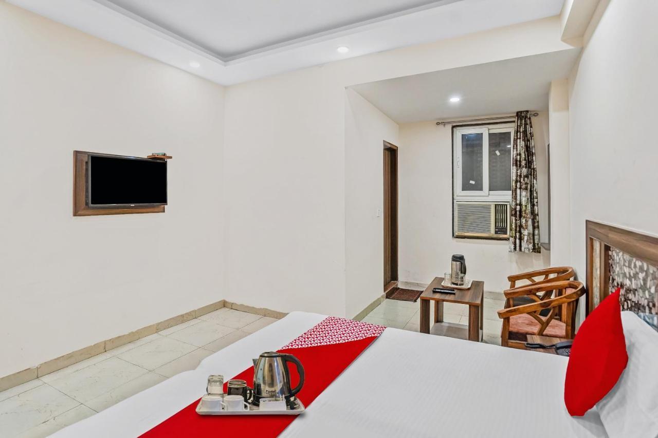 Oyo 88326 Hotel Cloud 9 New Delhi Exteriör bild