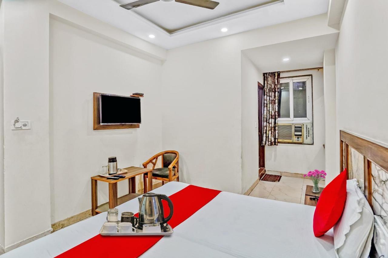 Oyo 88326 Hotel Cloud 9 New Delhi Exteriör bild
