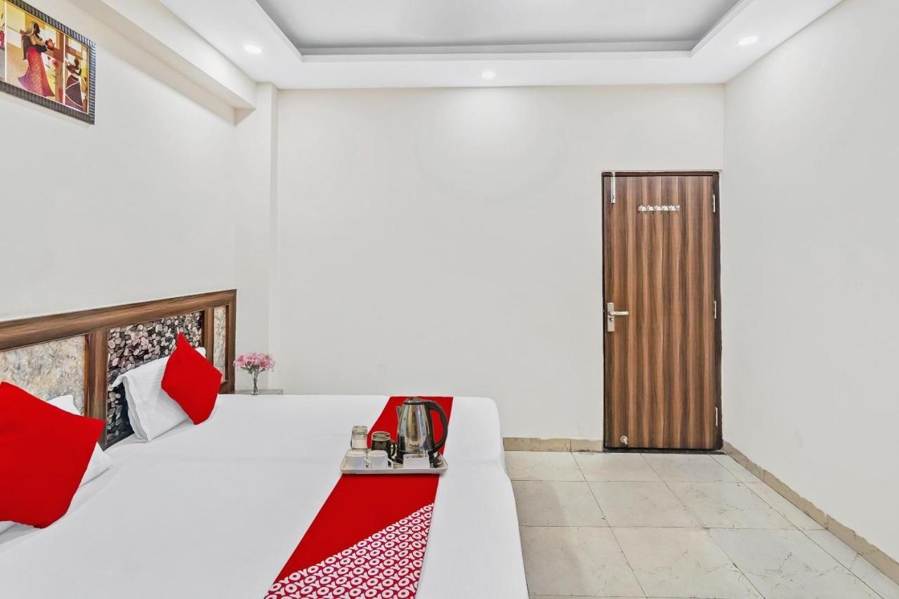 Oyo 88326 Hotel Cloud 9 New Delhi Exteriör bild