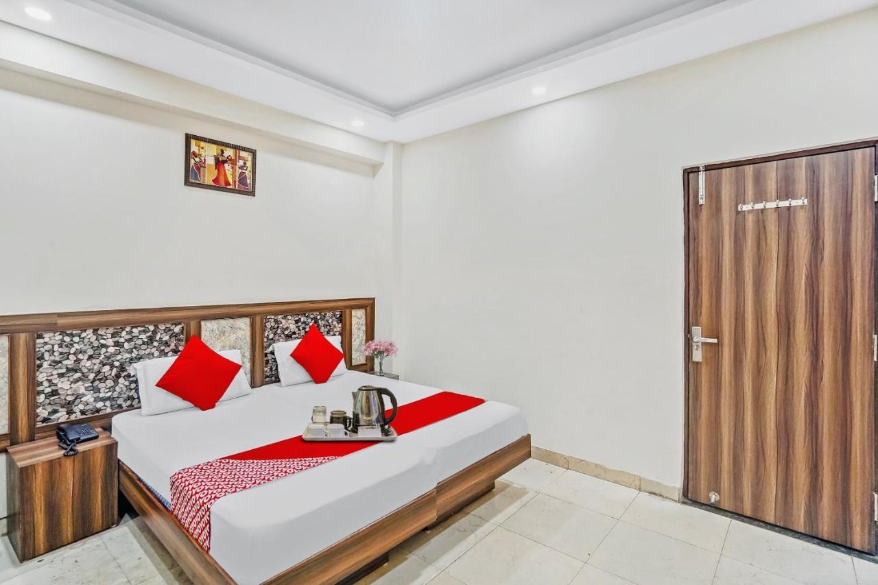Oyo 88326 Hotel Cloud 9 New Delhi Exteriör bild