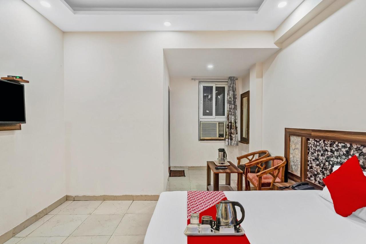 Oyo 88326 Hotel Cloud 9 New Delhi Exteriör bild