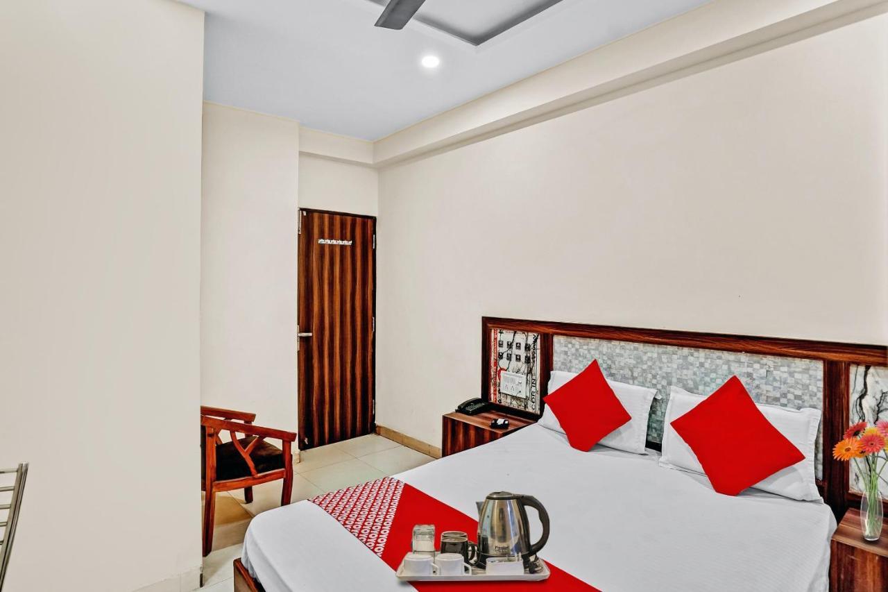 Oyo 88326 Hotel Cloud 9 New Delhi Exteriör bild