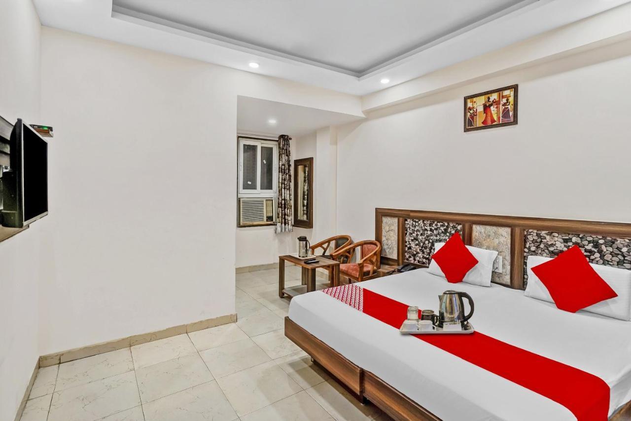 Oyo 88326 Hotel Cloud 9 New Delhi Exteriör bild
