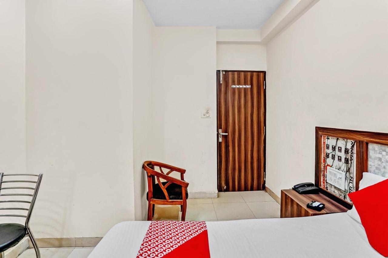 Oyo 88326 Hotel Cloud 9 New Delhi Exteriör bild