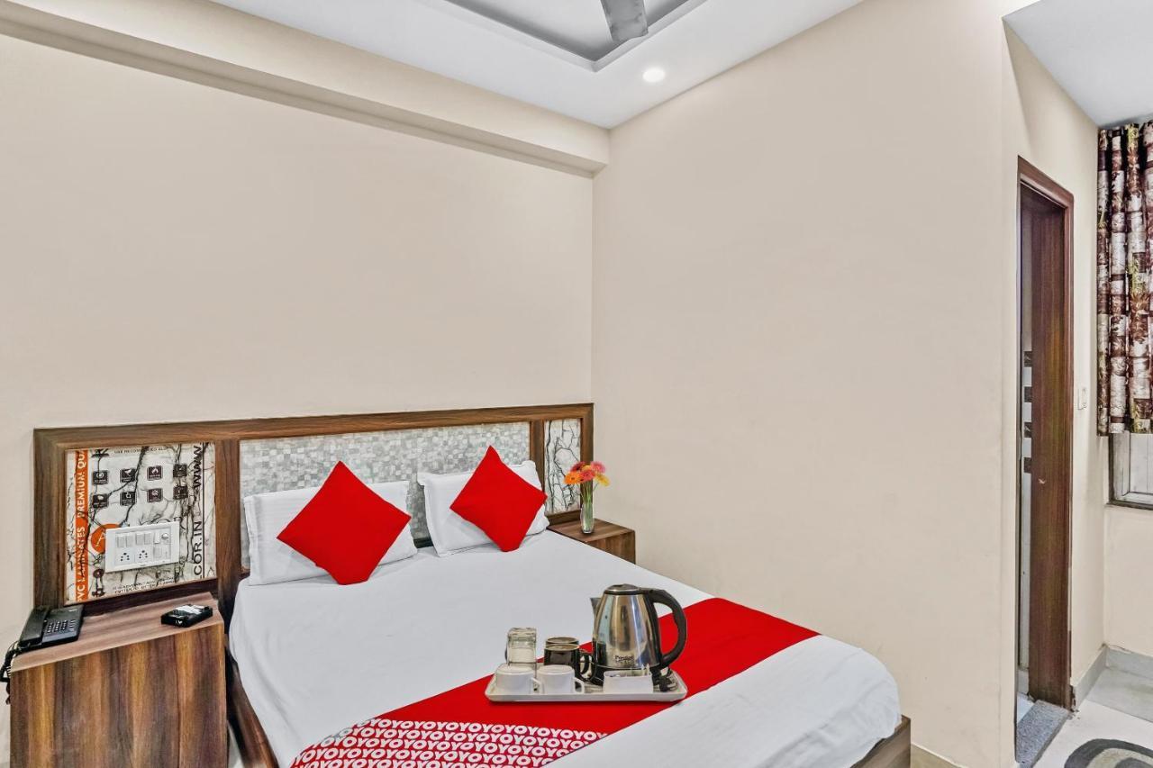 Oyo 88326 Hotel Cloud 9 New Delhi Exteriör bild